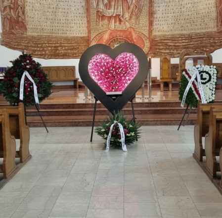 Serce z kwiatów na pogrzeb